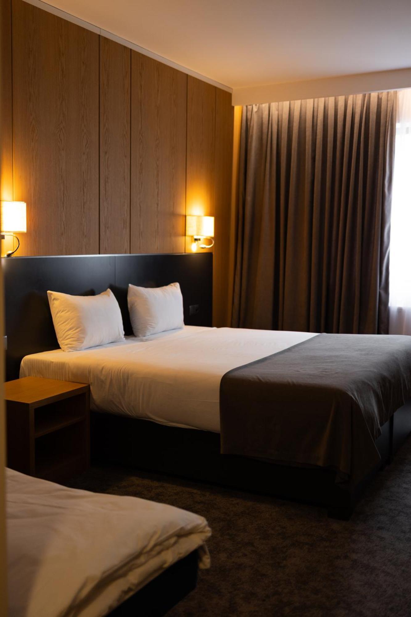 Gazda Hotel&Restaurant - Self Chek-In Jesenice  外观 照片